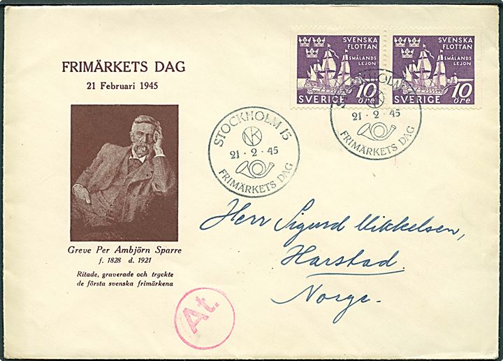 10 öre Svenska Flottan i parstykke på filatelistisk kuvert fra Frimärkets Dag i Stockholm d. 21.2.1945 til Harstad, Norge. Passér stemplet At ved den tyske censur i Trondheim.