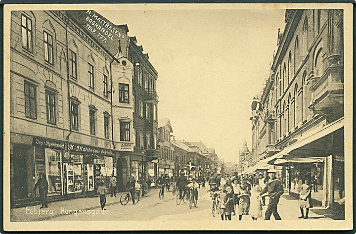 Kongensgade med butikker i Esbjerg. H. Matthesen no. 38825.