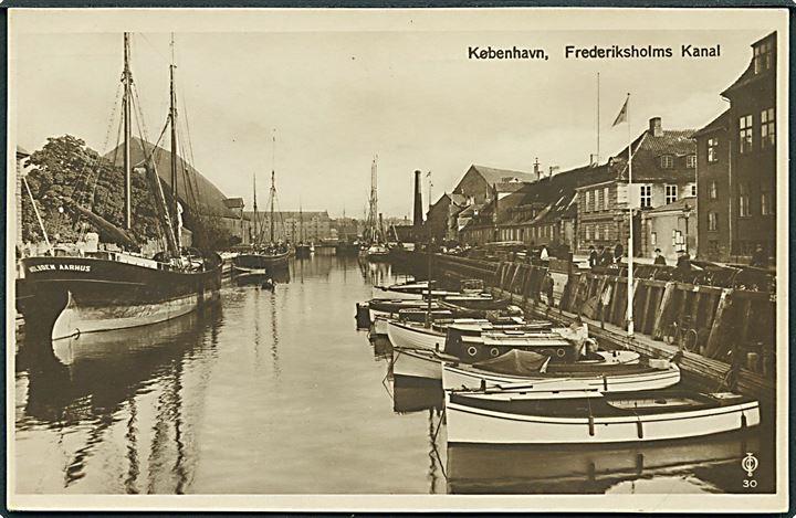 Frederiksholms Kanal i København. J. Chr. Olsens Kunstforlag no. 30. Fotokort. 