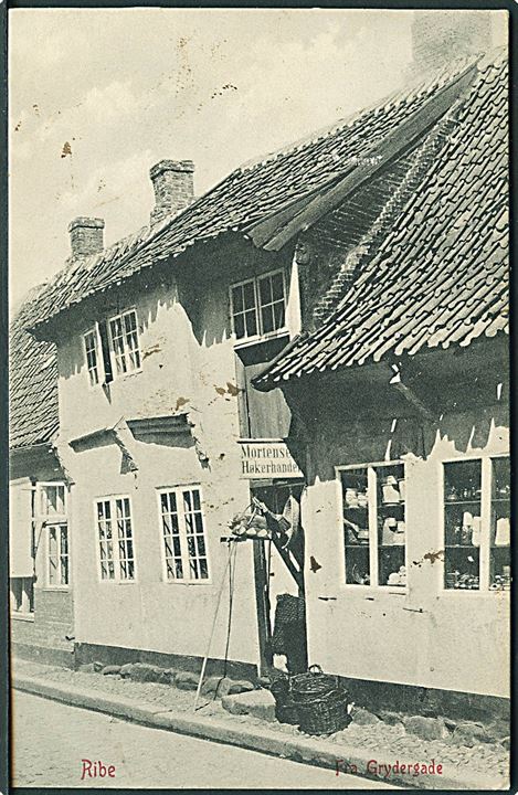 Mortensens Høkerhandel i Grydergade i Ribe. Warburgs Kunstforlag no. 1806.