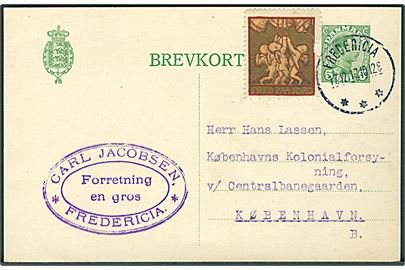 5 øre Chr. X helsagsbrevkort med Julemærke 1917 (skadet) fra Fredericia d. 17.12.1917 til København.