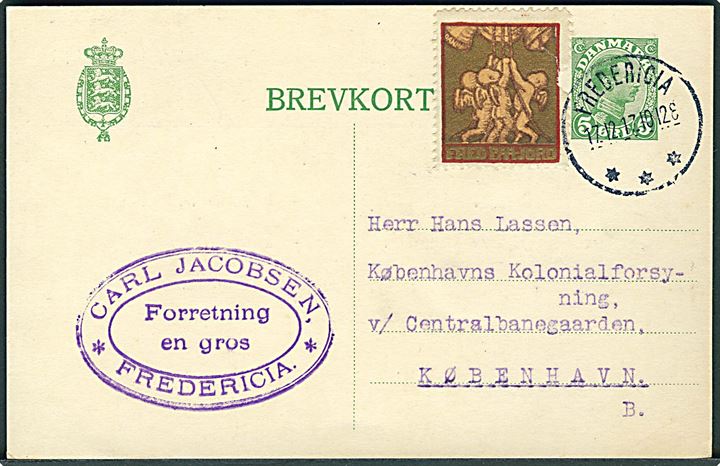 5 øre Chr. X helsagsbrevkort med Julemærke 1917 (skadet) fra Fredericia d. 17.12.1917 til København.