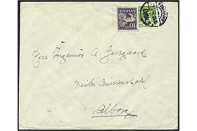 5 øre grøn bølgelinie samt 10 øre violet løve på brev fra København d. x.11.1932 til Aalborg. Det svenske mærke fritstillet.