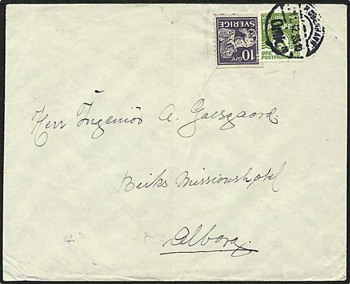 5 øre grøn bølgelinie samt 10 øre violet løve på brev fra København d. x.11.1932 til Aalborg. Det svenske mærke fritstillet.