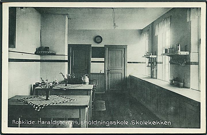 Haraldsborg Husholdningsskole med skolekøkken, Roskilde. Stenders no. 67779.