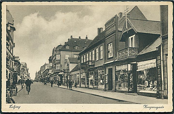 Kongensgade med butikker i Esbjerg. Rudolf Olsens Kunstforlag no. 5537.