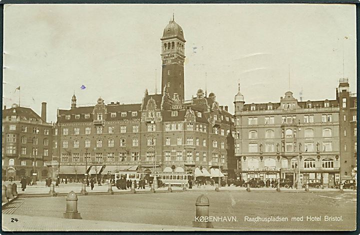 Raadhuspladsen med Hotel Bristol i København. Sporvogne ses. Fotokort. S. N. Philipson no. 24.