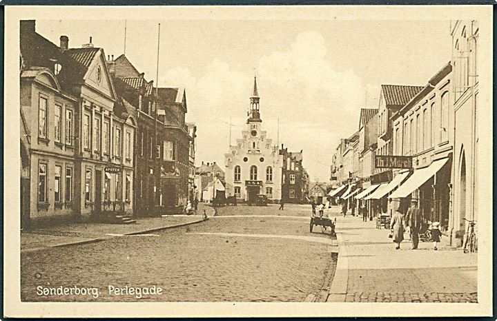 Perlegade i Sønderborg. Apoteket ses til venstre. Stenders, Sønderborg no. 20. 