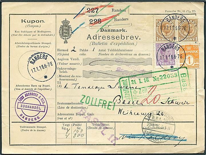 1 øre Bølgelinie, 15 øre og 1 kr. (par) Chr. X på internationalt adressekort for 2 pakker fra Randers d. 17.1.1916 til Basel, Schweiz.