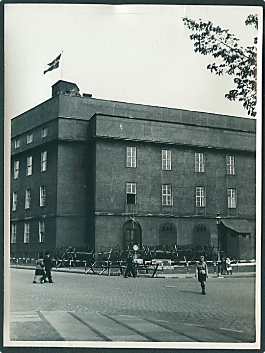 Københavns politigård under besættelsen. Foto 9x12x cm.