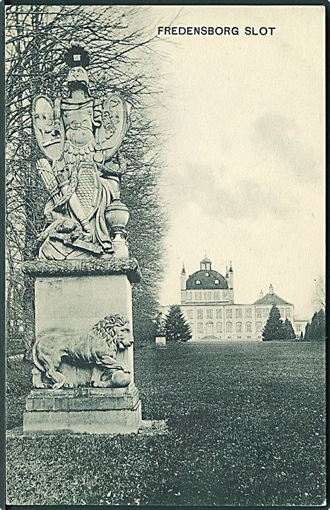 Fredensborg Slot med statue. Peter Alstrups no. 8658. 