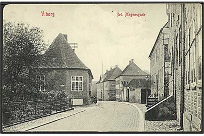 Parti fra Sct. Mogensgade i Viborg. W.K.F. no. 934. Kortet har været opklæbet.