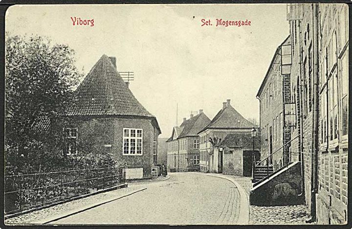 Parti fra Sct. Mogensgade i Viborg. W.K.F. no. 934. Kortet har været opklæbet.