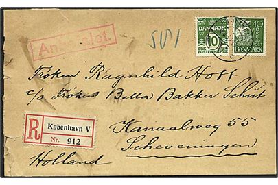 10 øre Bølgelinie og 40 øre Karavel på anbefalet brev fra København V d. 4.8.1930 til Scheveningen, Holland. Lidt forrevet.