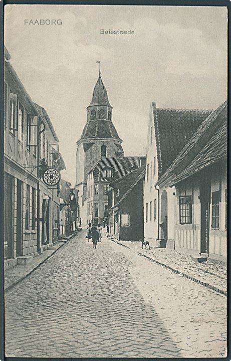 Faaborg, parti fra Bøiestræde med klokketårnet. Stenders no. 2269.