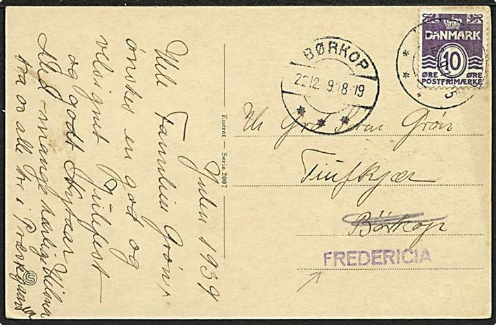 10 øre violet bølgelinie på postkort d. 22.12.1939 til Børkop. Omadresseret til Fredericia. Fredericia liniestempel.