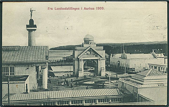 5 øre Fr. VIII og Landsudstillingen 1909 mærkat på brevkort (Landsudstillingen i Aarhus 1909) fra Aarhus d. 22.6.1909 til Saxkjøbing. Udtakseret i 10 øre porto - muligvis pga. den påklæbede mærkat.