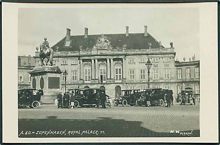 Biler ved Royal Palace, København. K. K. Bergen no. A.60. 11. Fotokort. 