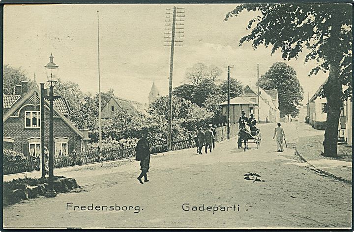 Gadeparti ved Fredensborg. Stenders no. 6023.