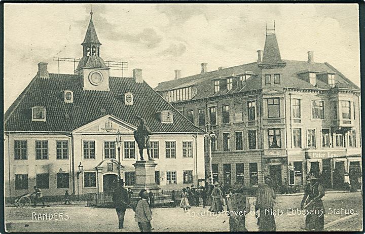 Raadhustorvet og Niels Ebbesens Statue i Randers. Stenders no. 730.