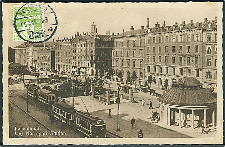 Sporvogne ved Ved Nørreport Station, København. Stenders, København no. 194. 