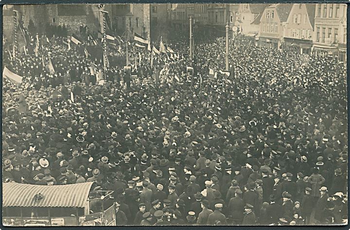 Genforening. Flensburg, Reichswehr tropper forlader Flensburg d. 24.1.1920. Fotokort u/no. Kvalitet 8