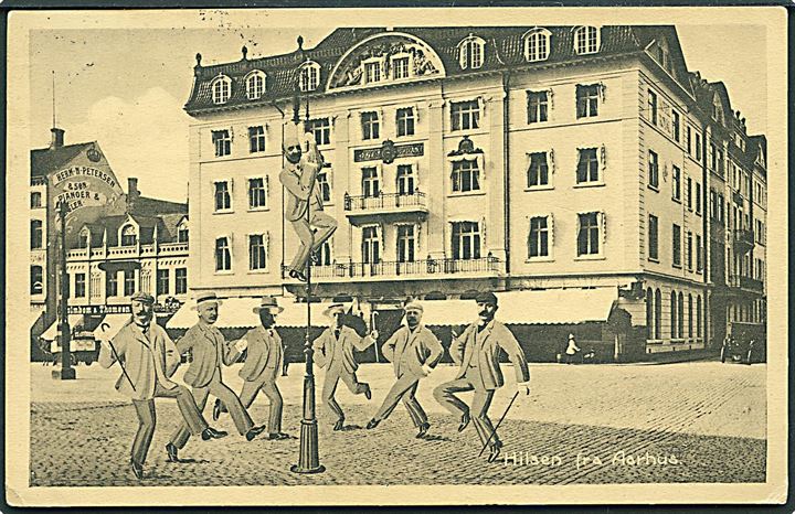 Aarhus, Hotel Royal og dansende mænd. Mik Meyernes Fodtur 1915. Stenders u/no. Kvalitet 7