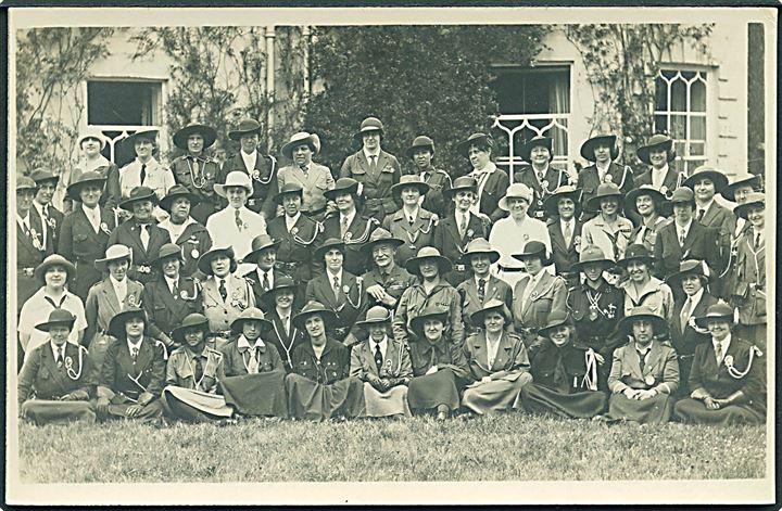 5. Verdens Jamboree 1935, Holland. Baden-Powell og hustru med forsamling af pigespejdere. Fotokort u/no. Kvalitet 8