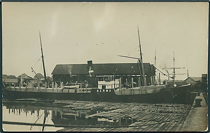 “Nerma”, S/S, Vesterhavet D/S. Torpederetaf tysk ubåd UC65 i den engelske kanal d. 25.8.1917. Fotokort u/no. Kvalitet 7