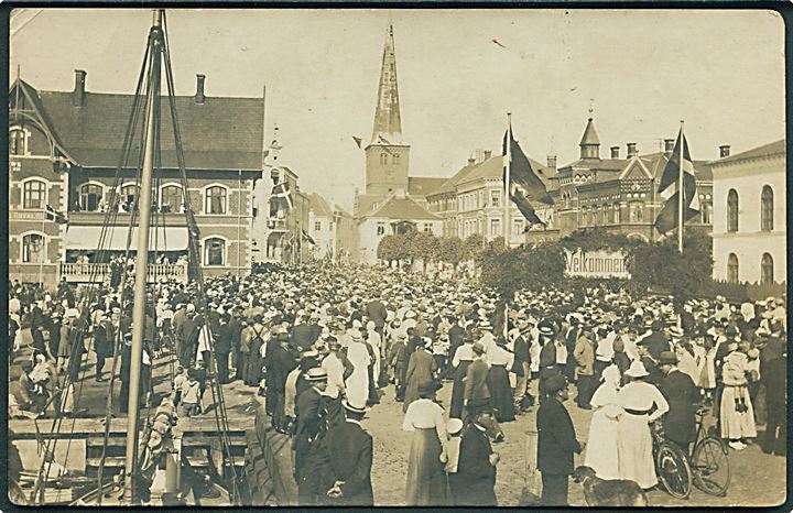 Nyborg, sønderjyske krigsfangers ankomst i sept. 1919. Fotokort u/no.  Kvalitet 6