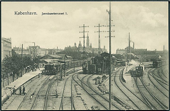 Købh., jernbaneterræn set fra gangbroen ved Vester Søgade og Gyldenløvesgade. Fritz Benzen no. 55. Kvalitet 8