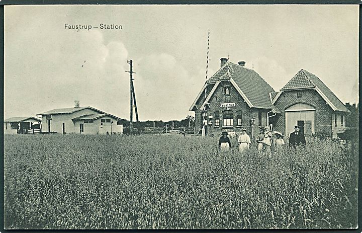 Faustrup, jernbanestation på Christiansfeldbanen. W. Schützsack no. 58067. Kvalitet 9