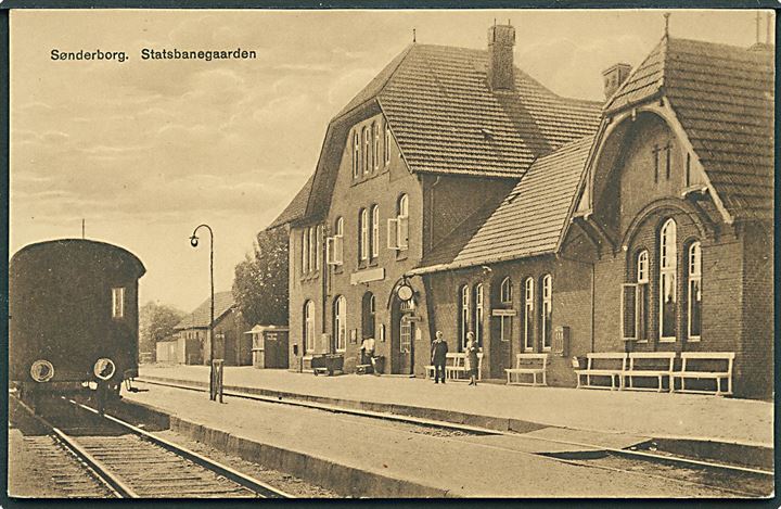 Sønderborg, Statsbanegården med togvogn. C. C. Biehl no. S 3826. Kvalitet 9