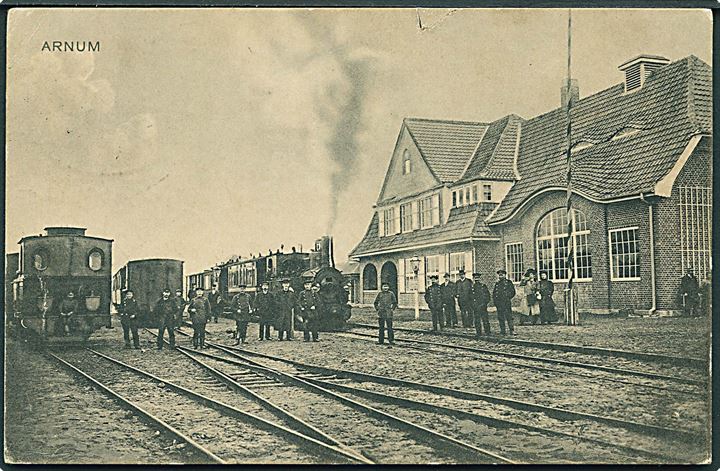 Arnum, jernbanestation med damptog og personale. W. Schützsach no. 2661. Lille indsat stykke foroven. Kvalitet 4