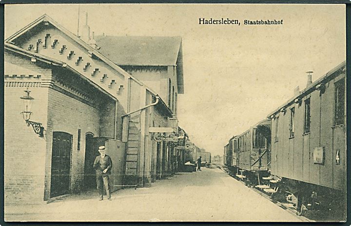 Haderslev, Statsbanegård med holdende tog. L. Johannsen no. 6356. Kvalitet 8