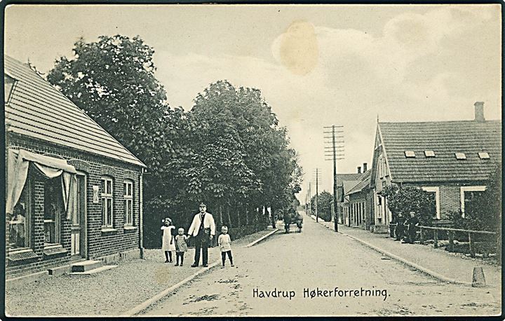Havdrup, gadeparti med Høkerforretning. L. Rasmussen no. 21969. Kvalitet 7