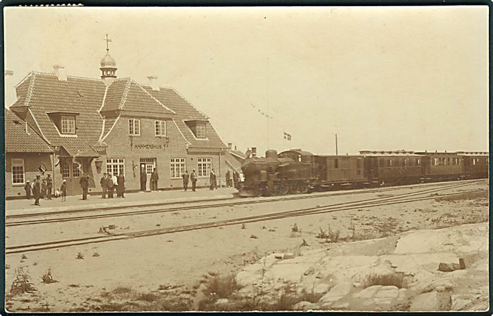 Hammershus, jernbanestation med damptog. Ændret navn til Sandvig i 1914. Fotokort u/no. Kvalitet 7