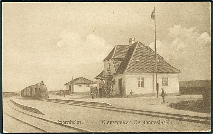 Klemensker, jernbanestation med damptog. P. Alstrup no. 3760. Kvalitet 8