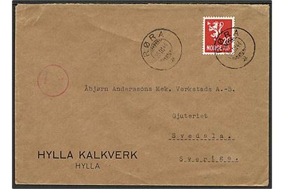 20 øre Løve udg. single på fortrykt kuvert fra Hylla Kalkverk stemplet Røra d. 25.3.1944 til Svedala, Sverige. Sjældent rødt passér-stempel At fra den tyske postcensur i Trondheim.