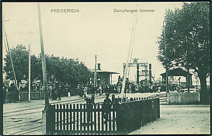Dampfærgen kommer, Fredericia. H. C. Wenk u/no. 