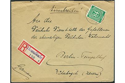 84 pfg. Ciffer single på anbefalet brev fra Eckernförde d. 8.8.1946 til Deutsche Dienststelle der Gefallenden der ehemaligen Deutschen Wehrmacht i Berlin. Fortrykt rec.-etiket fra Kiel-Wik overstemplet Eckernförde.