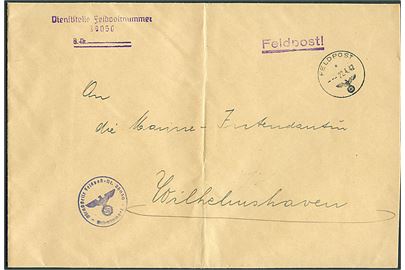 Stor ufrankeret feltpostkuvert fra Dienststelle Feldpostnummer 38050 (= Marine-Befehlshaber Dänemark) stemplet Feldpost d. 22.4.1942 til Marine Indendantur i Wilhelmshaven, Tyskland.