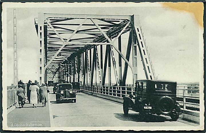 10 øre Bølgelinie på brevkort (Trafik på Lillebæltsbroen) stemplet Middelfart d. 3.9.1935 og sidestemplet Lillebæltsbroen til Sundby pr. København. Skjold i venstre hjørne.