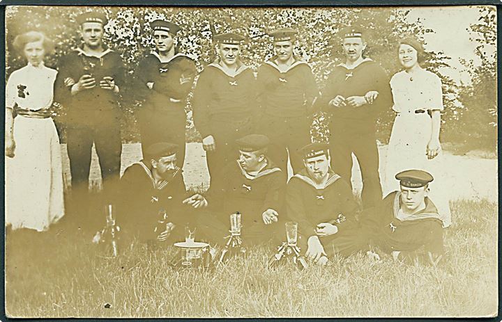 5 pfg. Germania på fotopostkort (Gruppe marinesoldater fra SMS Danzig) sendt lokalt i Sonderburg d. 1.7.1913.