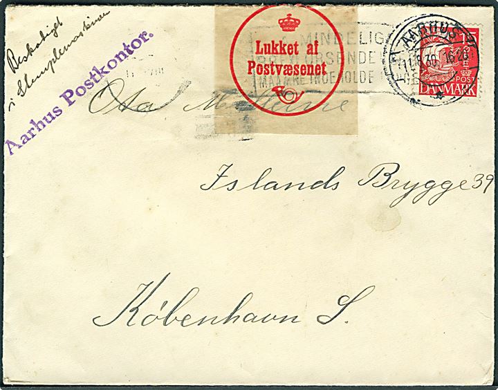 15 øre Karavel på brev fra Aarhus d. 11.8.1930 til København. Påsat pergamyn etiket Lukket af Postvæsenet, samt påskrevet Beskadiget i Stempelmaskinen og stemplet Aarhus Postkontor.