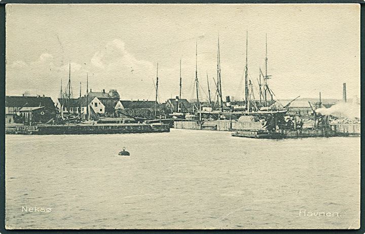 Havnen i Neksø, Bornholm. H. P. J. A u/no. Frankeret med 15 øre Chr. X annulleret Kjøbenhavn d. 5.11.1920 og sidestemplet Fra Bornholm til Møens Fyr pr. Borre.