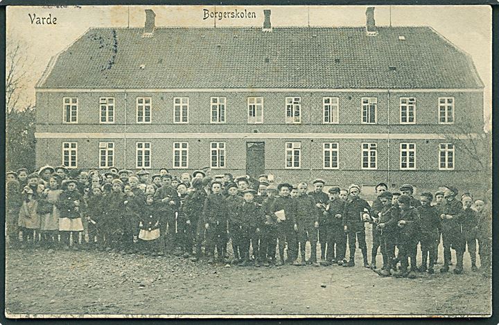 Eleverne foran Borgerskolen, Varde. Peter Alstrups no. 8152. 