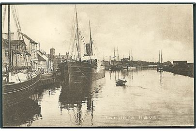 Randers Havn med skibe. Emil Nielsen no. 736. (Limrester på adressesiden). 
