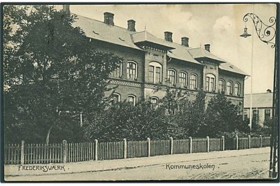 Kommuneskolen i Frederiksværk. Albert Jensens Boghandel no. 8008. 