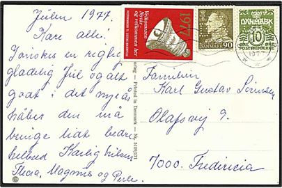 10 øre Bølgelinie og 90 øre Fr. IX med perfin DFB (De forenede Bryggerier) og Nytårsmærke 1977 fra Gigtens Bekæmpelse på brevkort fra Glostrup d. 18.12.1977 til Fredericia.